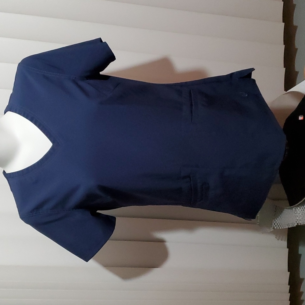 URBANE PERFORMANCE Navy Blue V-Neck 3-Pocket Fitted Scrub Tunic. EUC-Sz XS